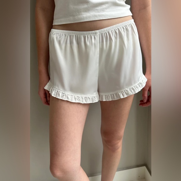Brandy Melville Pants - Brandy Melville poppy ruffle white shorts